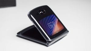 بررسی مشخصات گوشی موتورولا Razr 2022